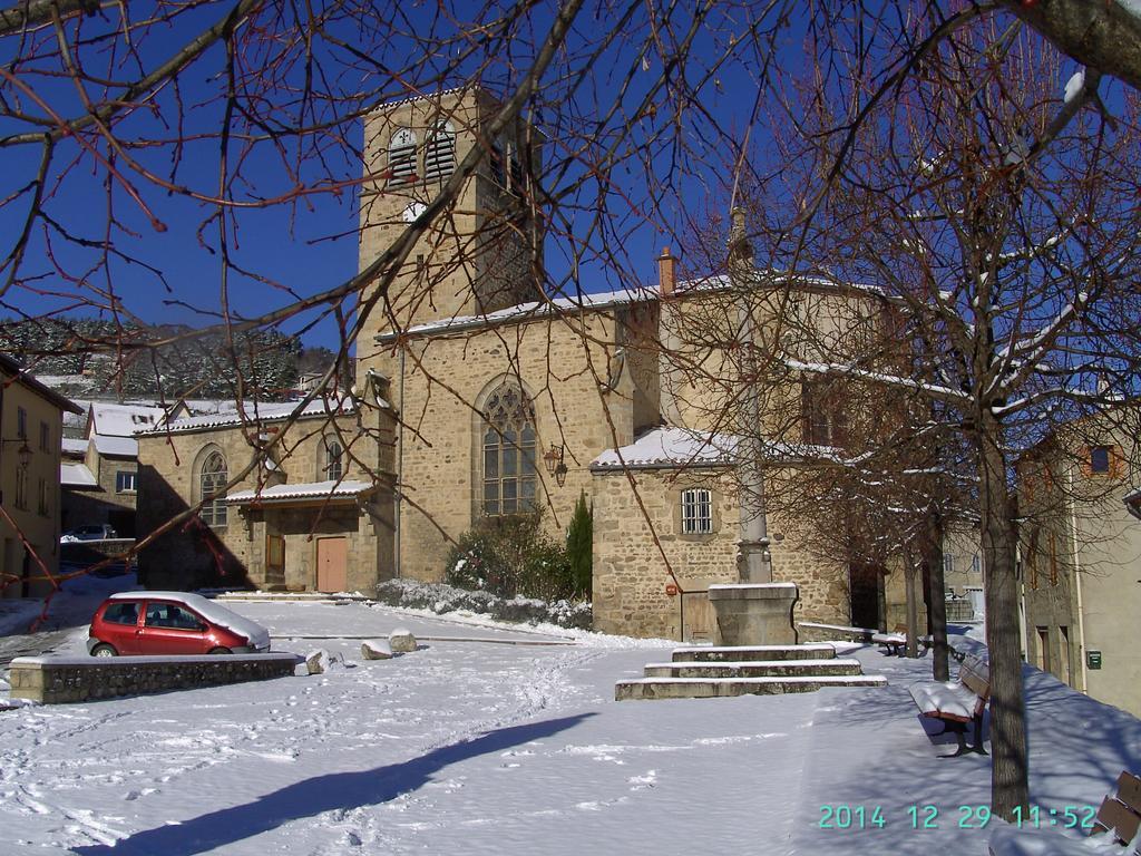 Cellier De La Fontaine Villa Saint-Georges-en-Couzan Cameră foto